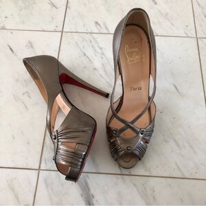 Christian Louboutin Gunmetal Heel, Size 39 1/2 🔥
